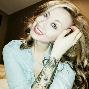 Meet your Posher, Becca